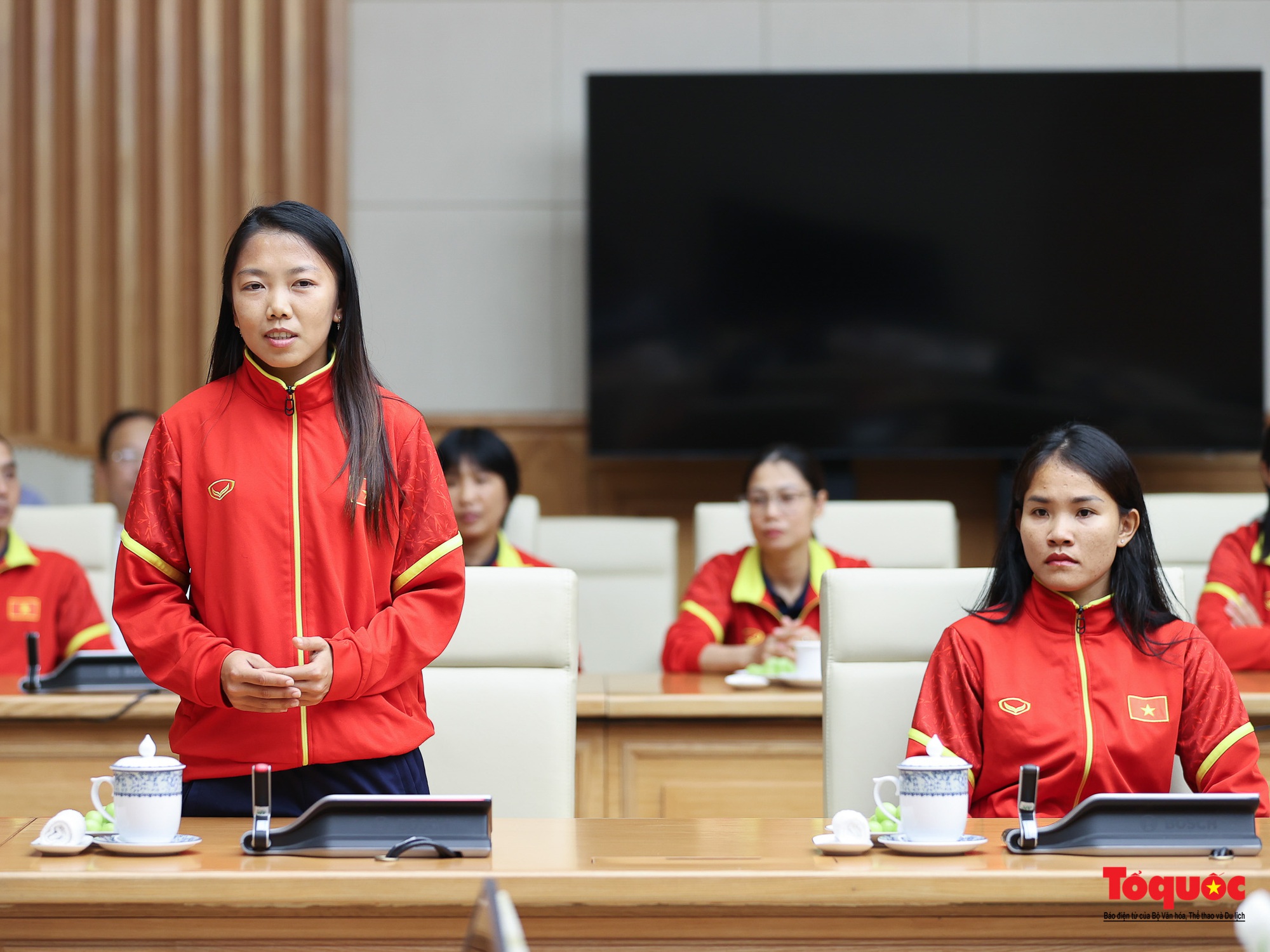 Chùm ảnh: Thủ tướng Phạm Minh Chính gặp mặt, biểu dương Đội tuyển bóng đá nữ Quốc gia Việt Nam - Ảnh 4.