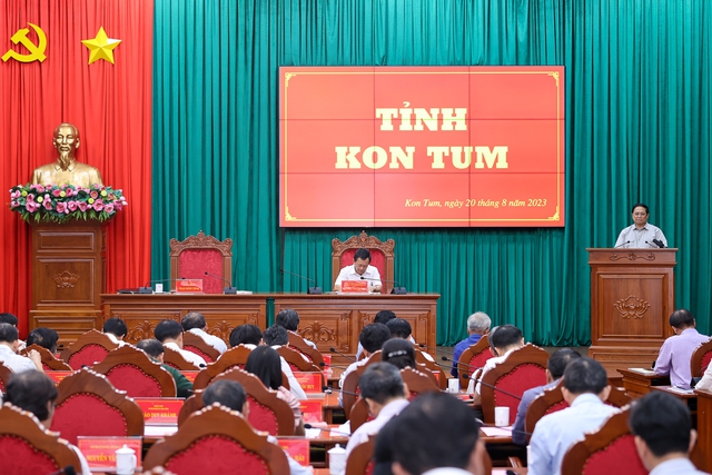 Thủ tướng: Kon Tum cần phát triển du lịch theo hướng hiện đại gắn với bản sắc văn hóa các dân tộc Tây Nguyên - Ảnh 3.