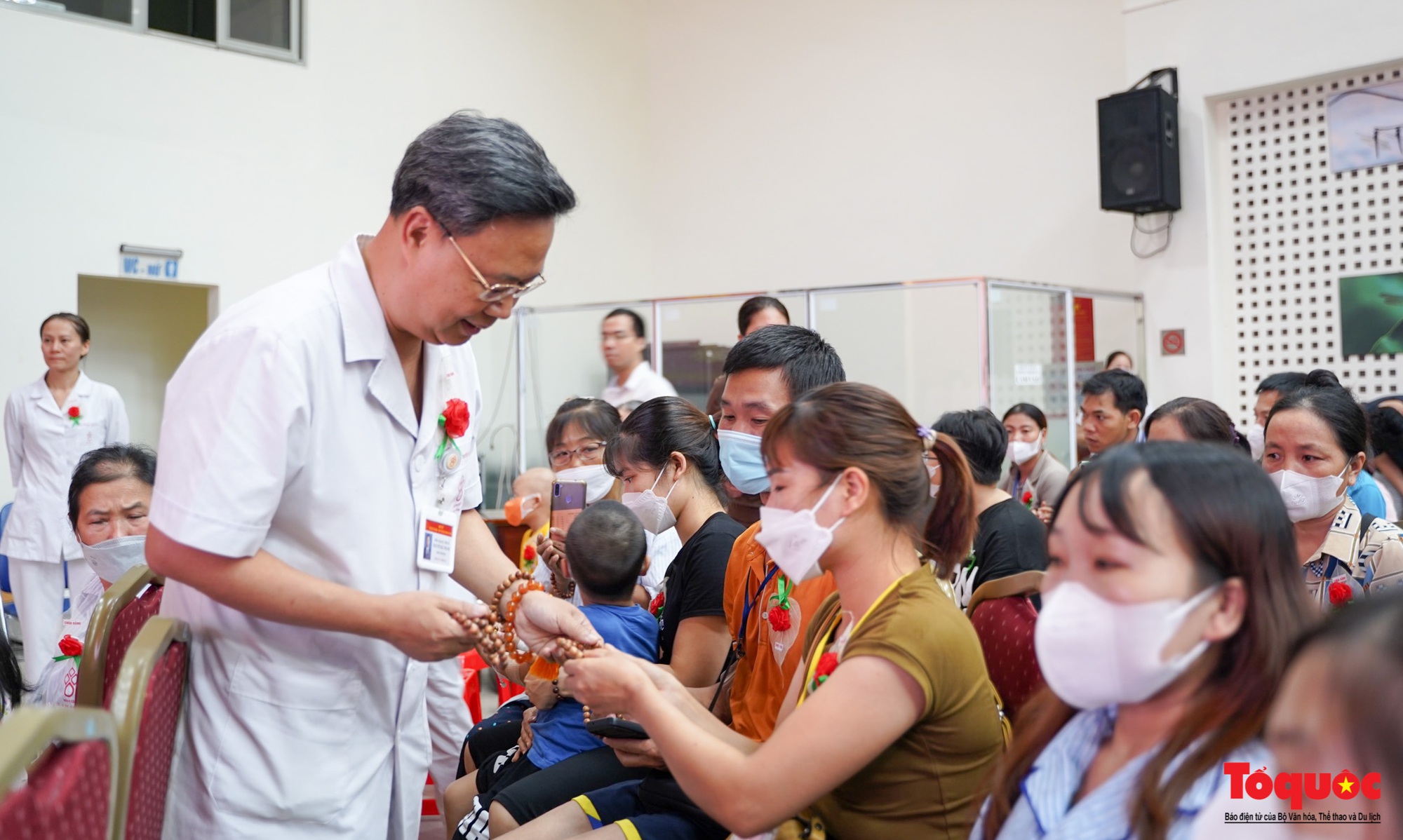Ấm áp lễ Vu Lan dành tặng người bệnh tại Viện Huyết học - Truyền máu Trung ương - Ảnh 9.