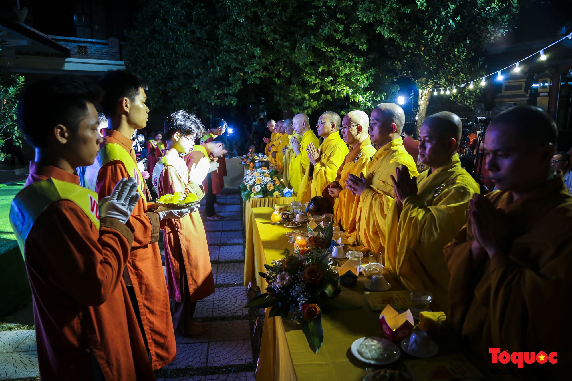 Phật tử xúc động, rơi nước mắt trong buổi lễ tri ân cha mẹ mùa Vu lan báo hiếu - Ảnh 11.