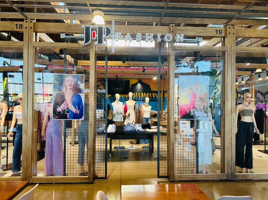 Thương hiệu thời trang Việt khai trương cửa hàng mới tại California, Mỹ - Ảnh 1.