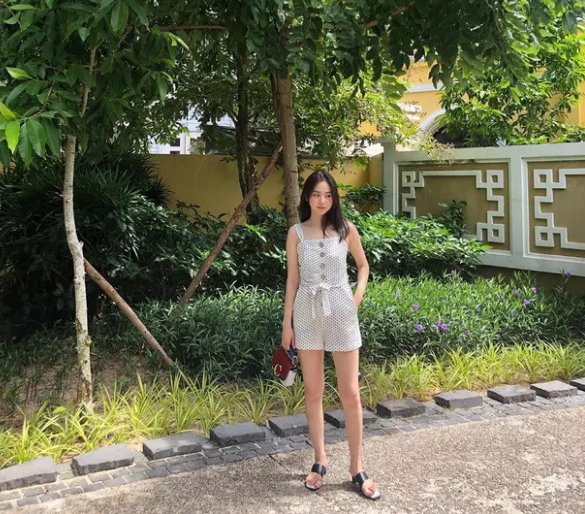 Soi thời trang du lịch Việt Nam của sao Hàn, nàng có ngay gợi ý để áp dụng cho bản thân  - Ảnh 8.