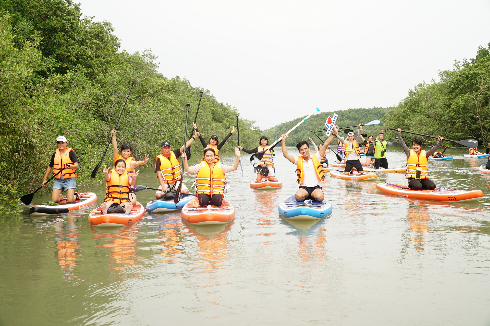 Hơn 100 doanh nghiệp, gồm loạt 