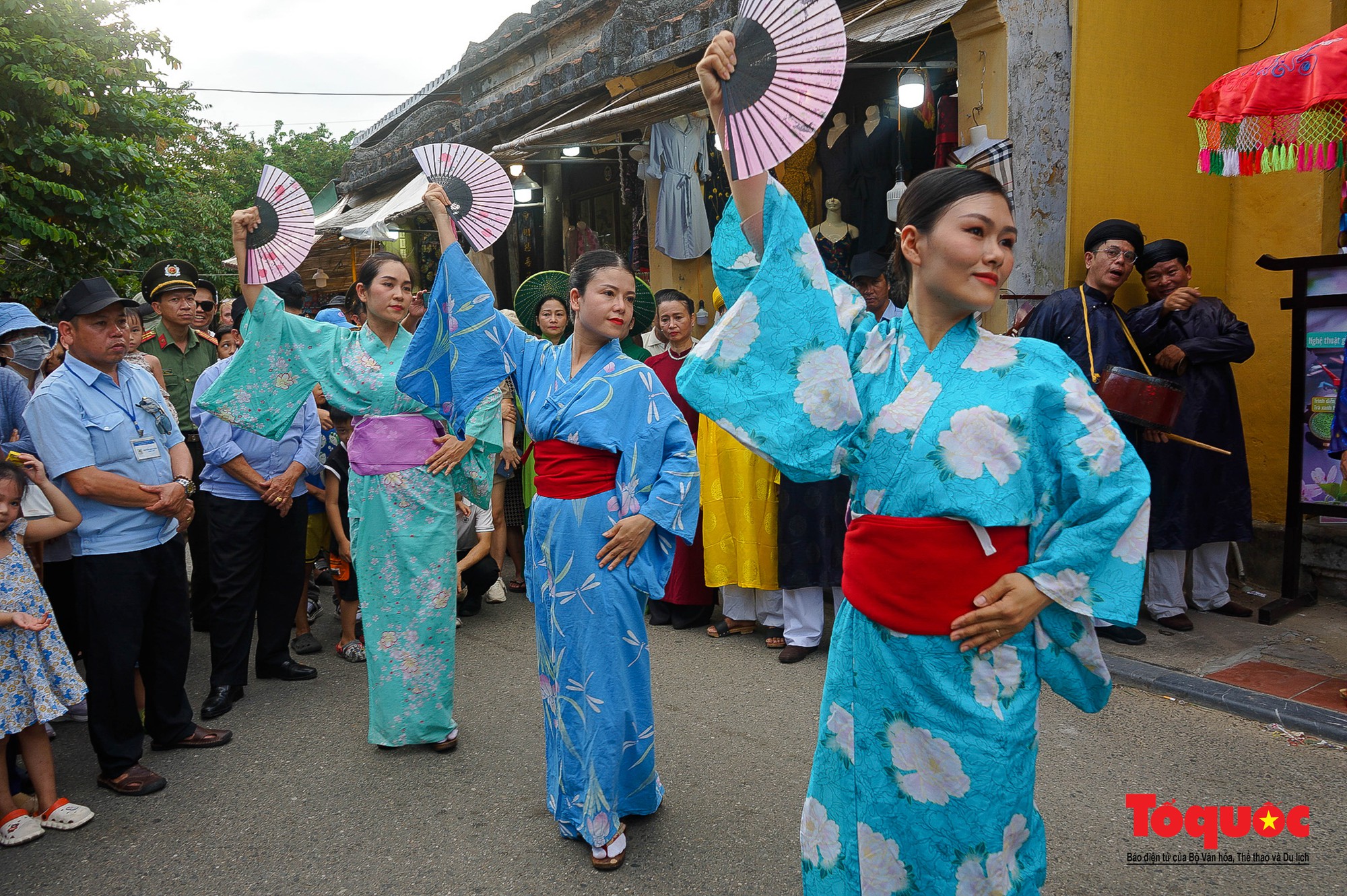 Hình ảnh tái hiện đám cưới Công Nữ Ngọc Hoa với thương nhân Nhật Bản tại khu phố cổ Hội An - Ảnh 4.