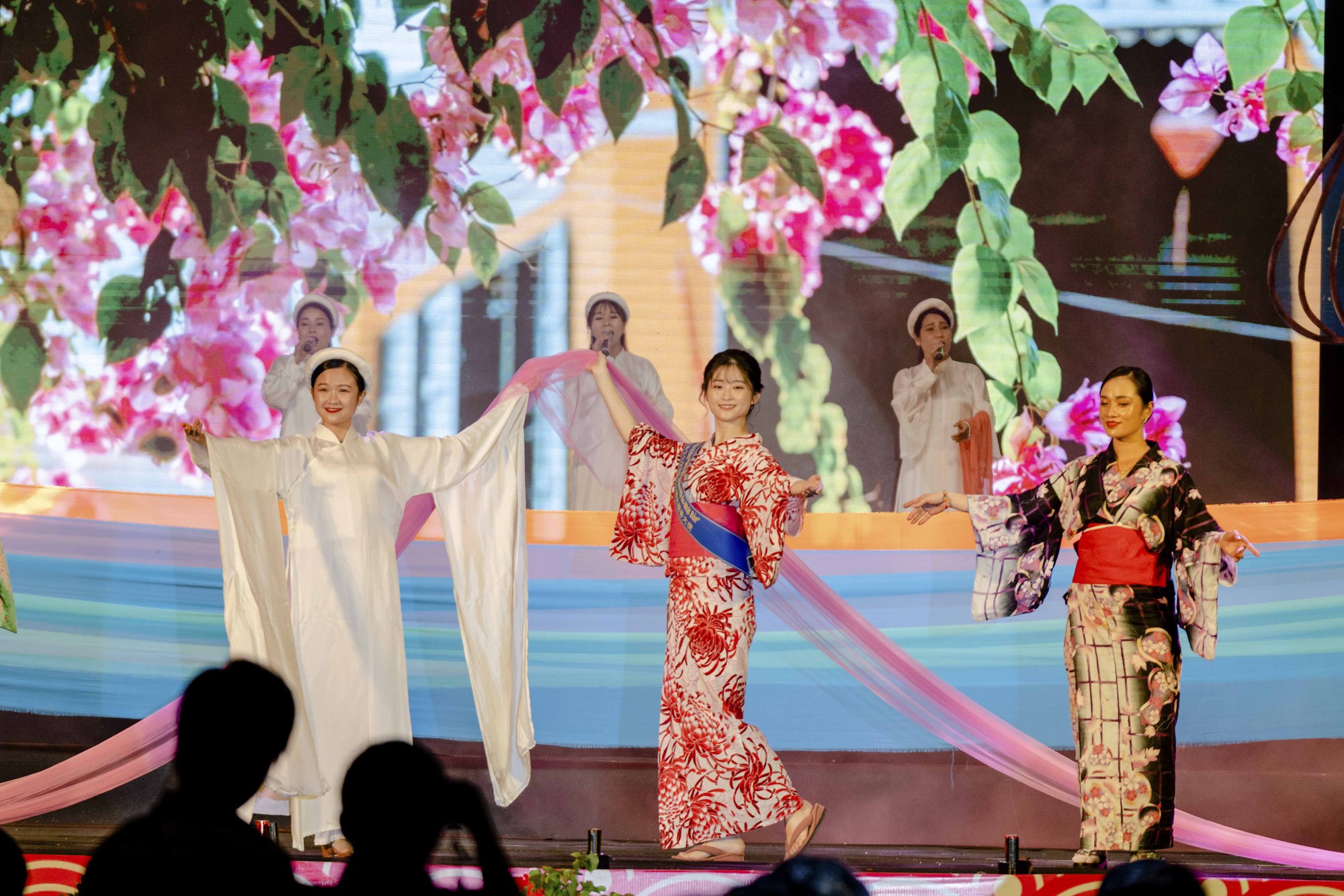 Tôn vinh văn hóa truyền thống, khẳng định mối quan hệ bền chặt giữa Việt Nam và Nhật Bản - Ảnh 9.