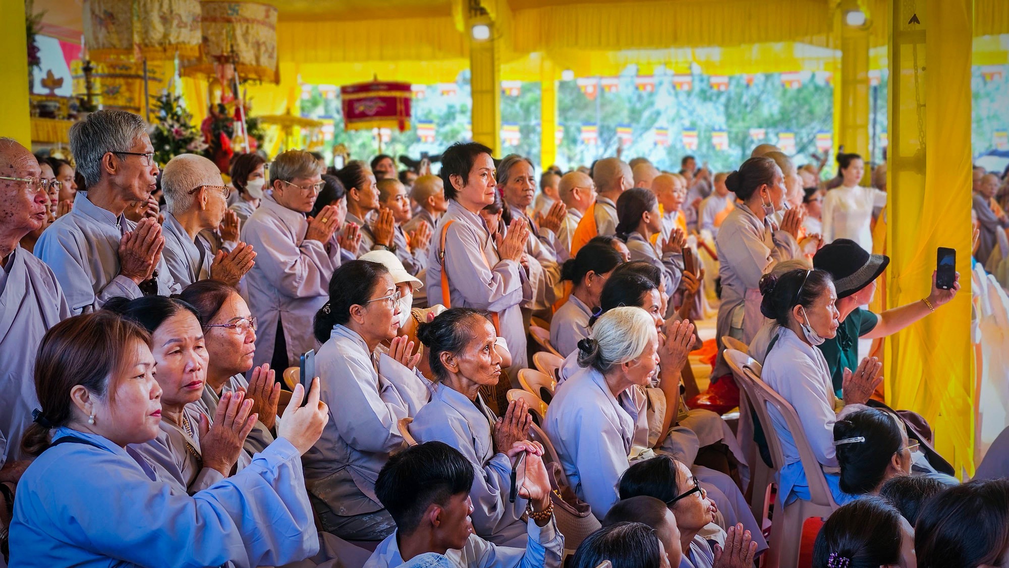 Hàng vạn người dân dự Lễ hội Quán Thế Âm tại Thừa Thiên Huế - Ảnh 9.