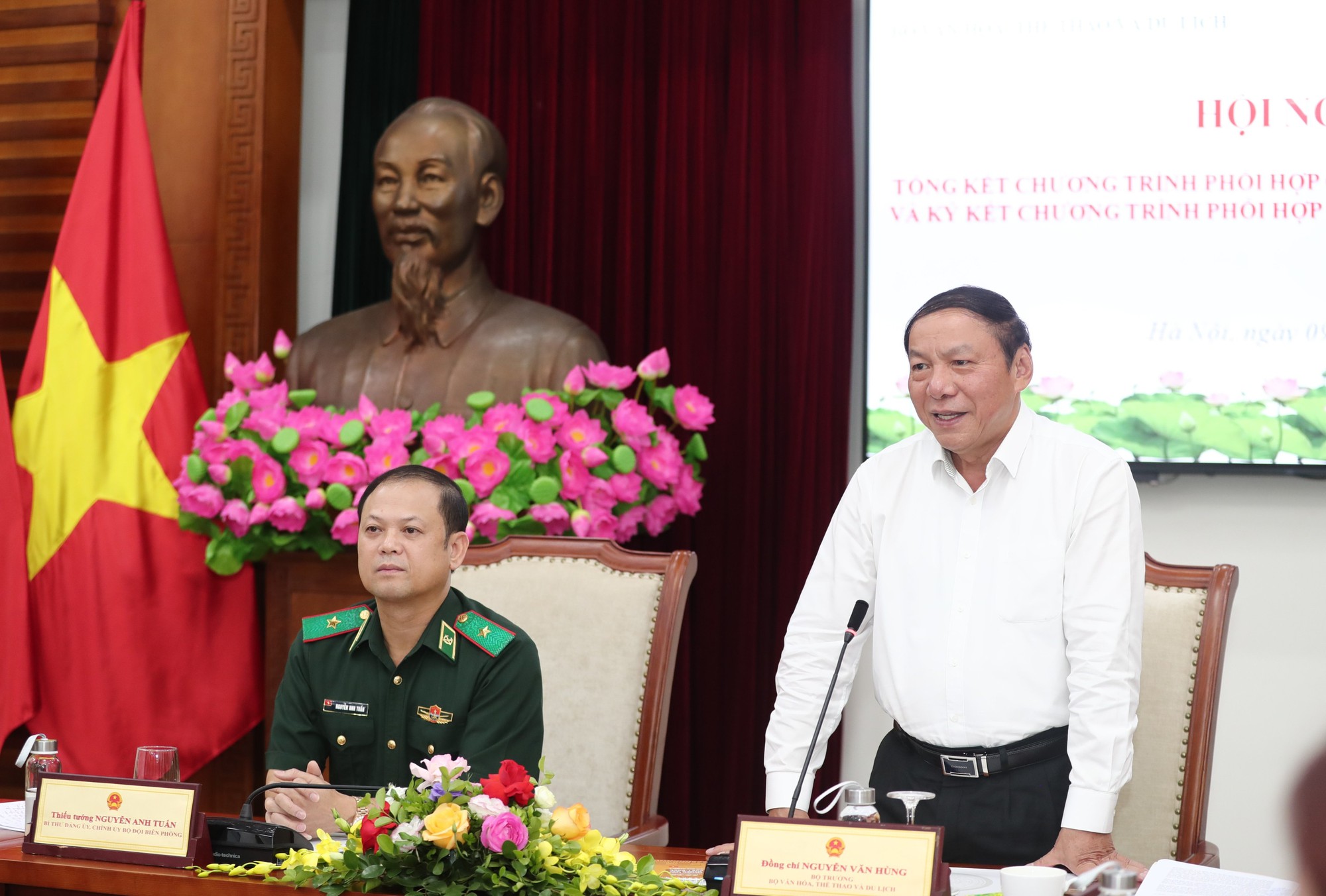 Bộ trưởng Nguyễn Văn Hùng: Đưa &quot;ánh sáng&quot; của Văn hóa đến gần hơn nữa vùng sâu vùng xa, vùng biên giới, hải đảo - Ảnh 6.