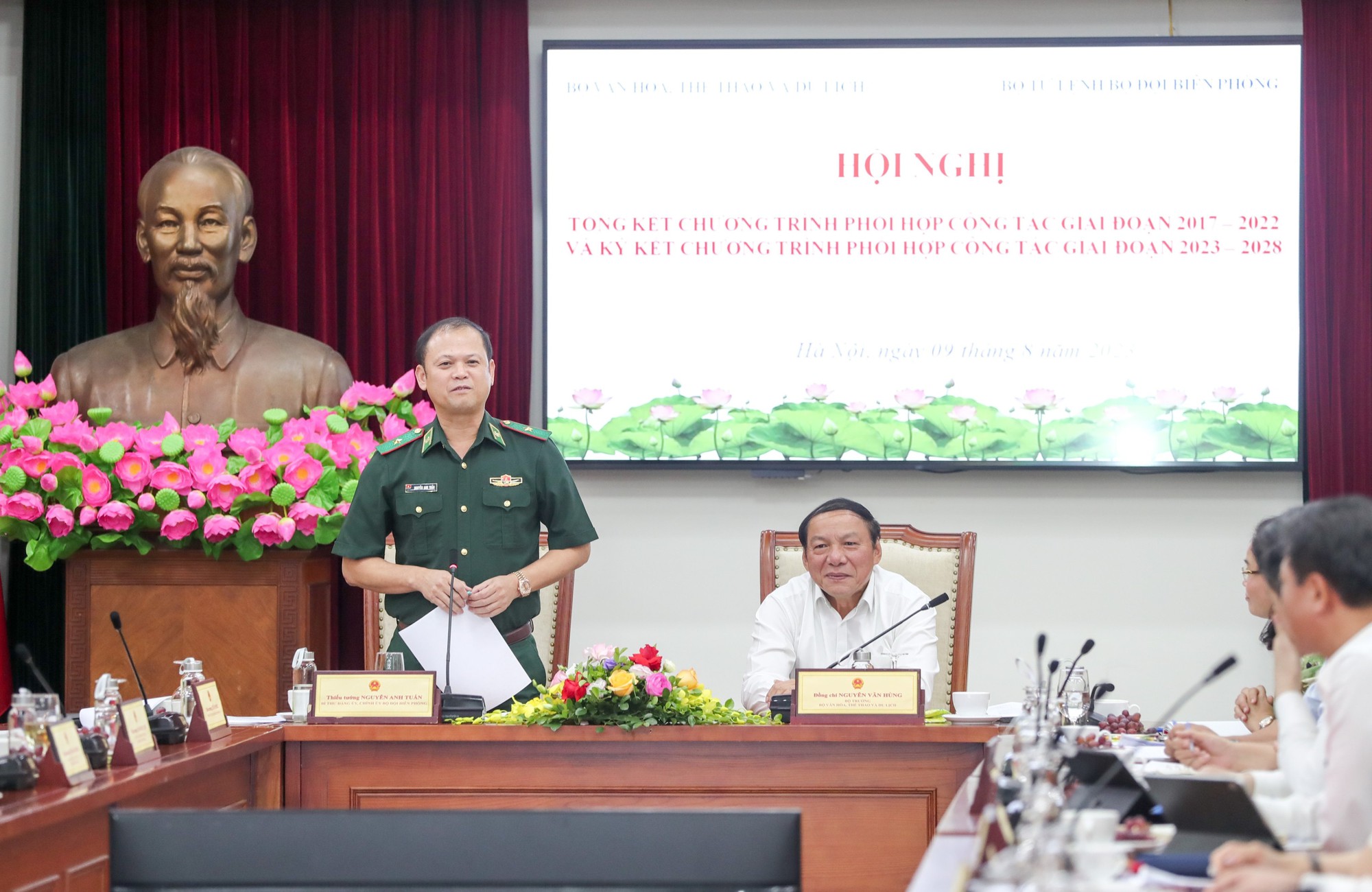 Bộ trưởng Nguyễn Văn Hùng: Đưa &quot;ánh sáng&quot; của Văn hóa đến gần hơn nữa vùng sâu vùng xa, vùng biên giới, hải đảo - Ảnh 5.