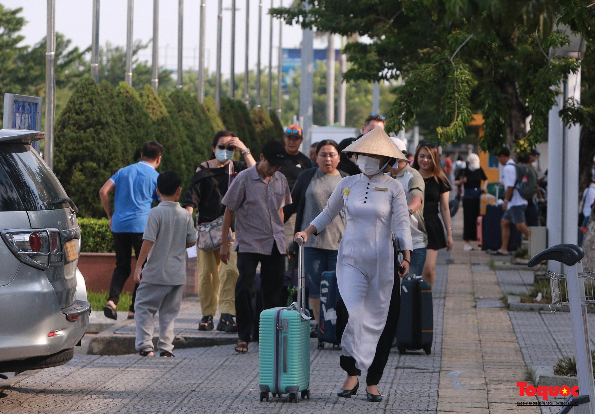 Du khách nườm nượp đổ về Đà Nẵng trong ngày đầu kỳ nghỉ lễ 2/9 - Ảnh 10.