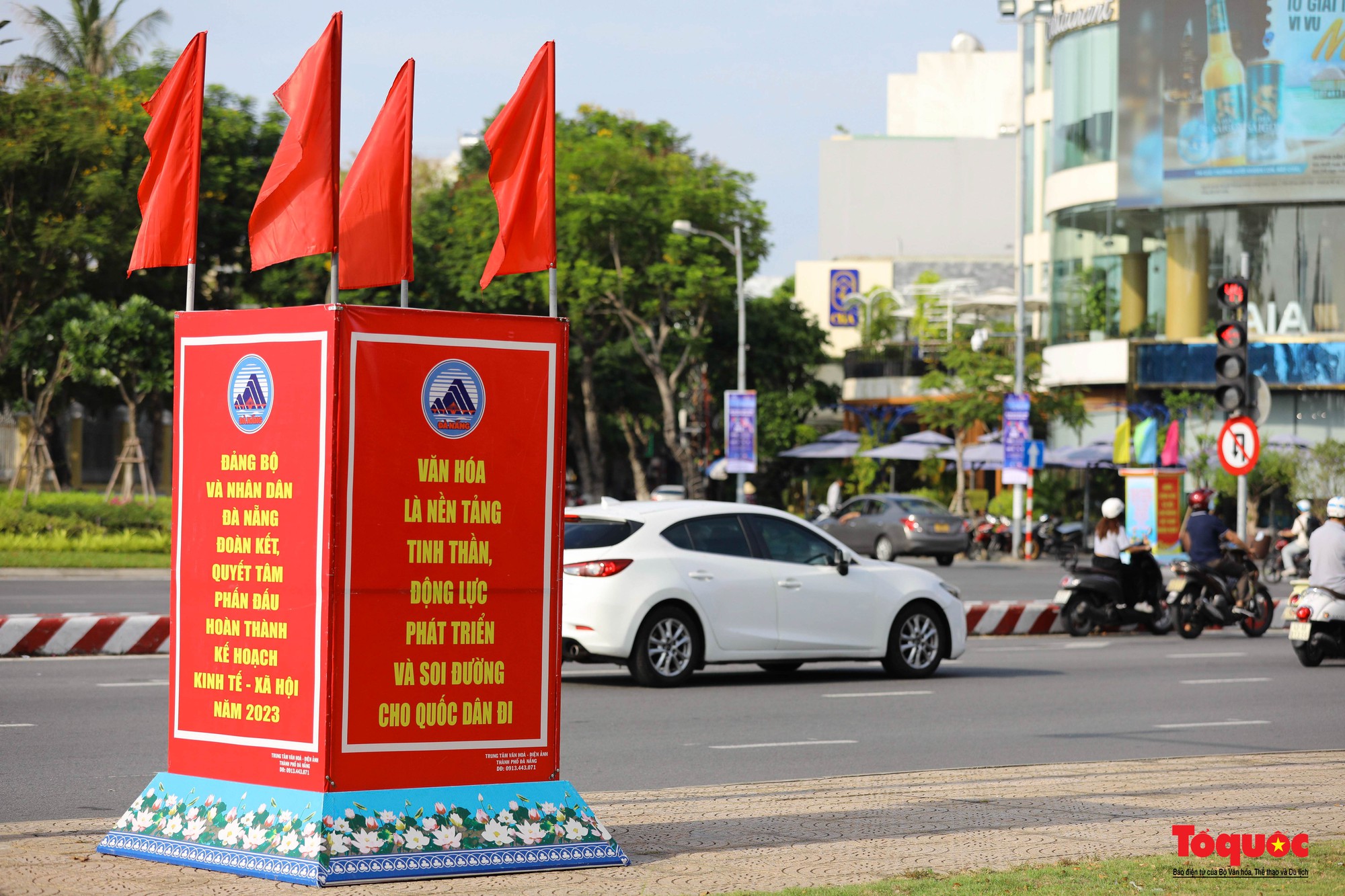 Đường phố Đà Nẵng rực rỡ sắc cờ đỏ chào mừng Quốc khánh 2/9 - Ảnh 8.