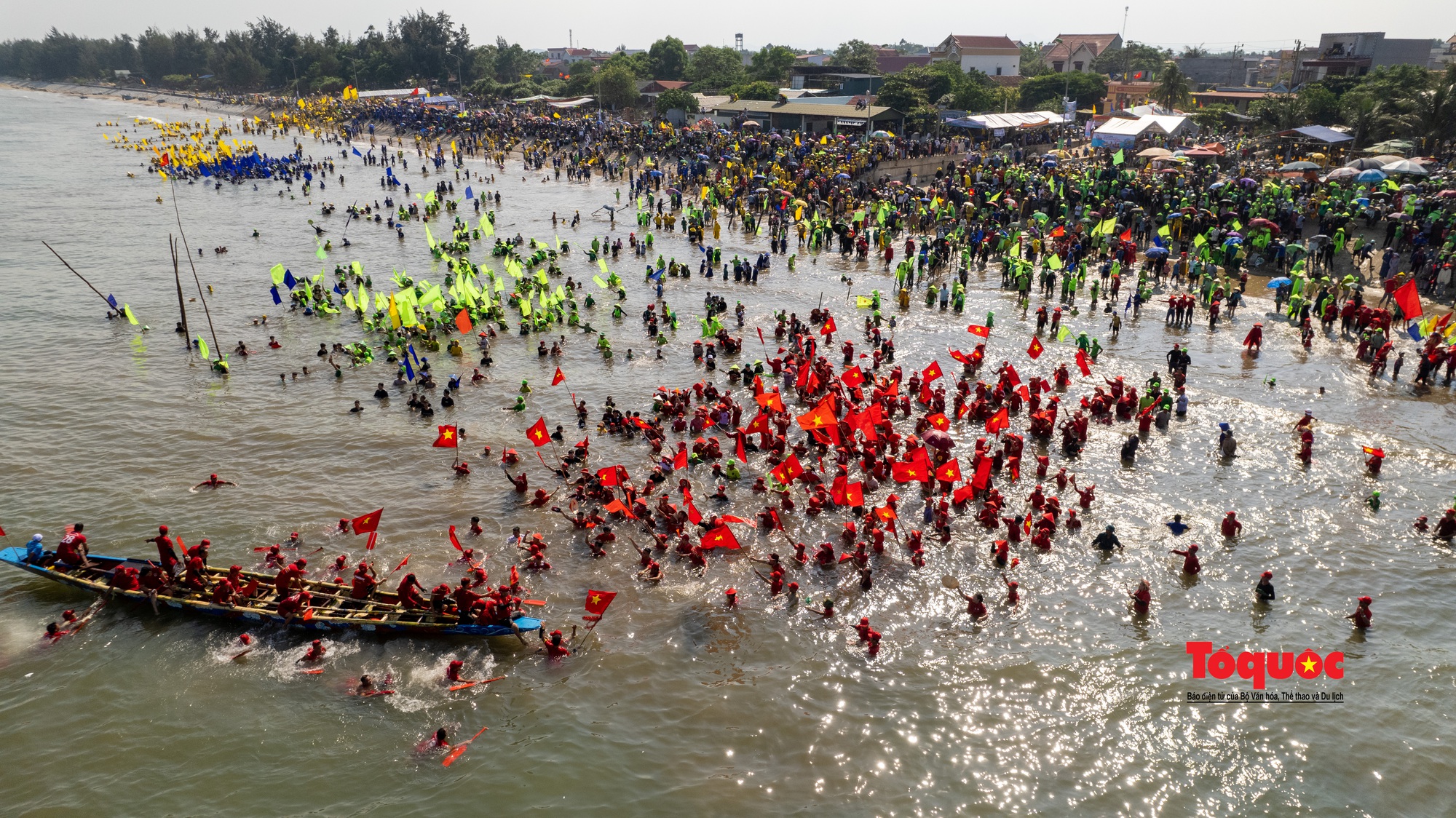 Ấn tượng đặc biệt ở lễ hội đua thuyền làng biển… Cảnh Dương - Ảnh 1.