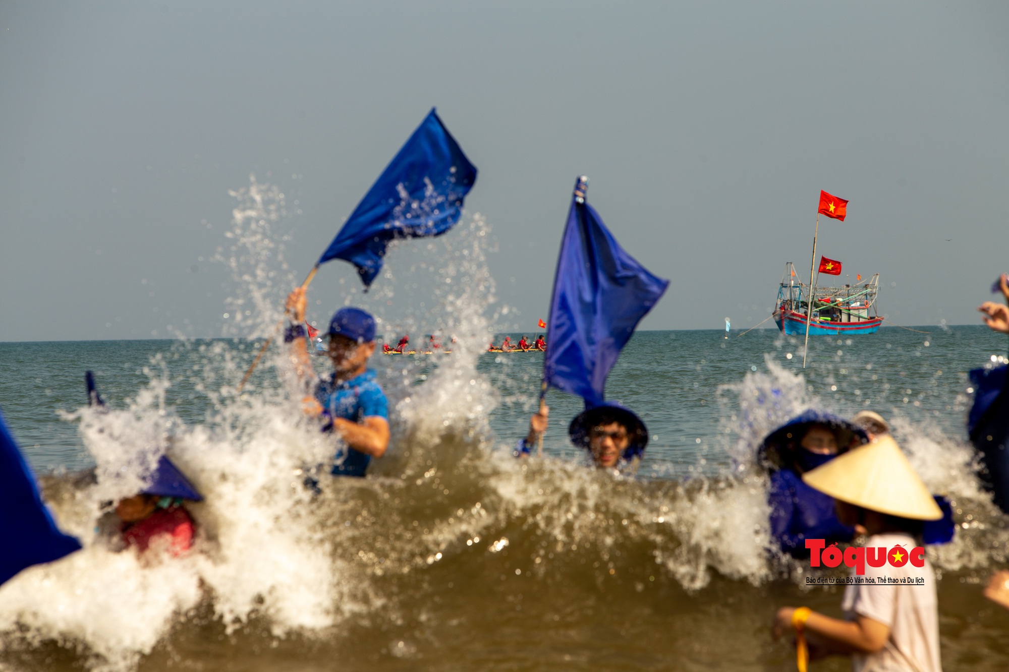 Ấn tượng đặc biệt ở lễ hội đua thuyền làng biển… Cảnh Dương - Ảnh 10.