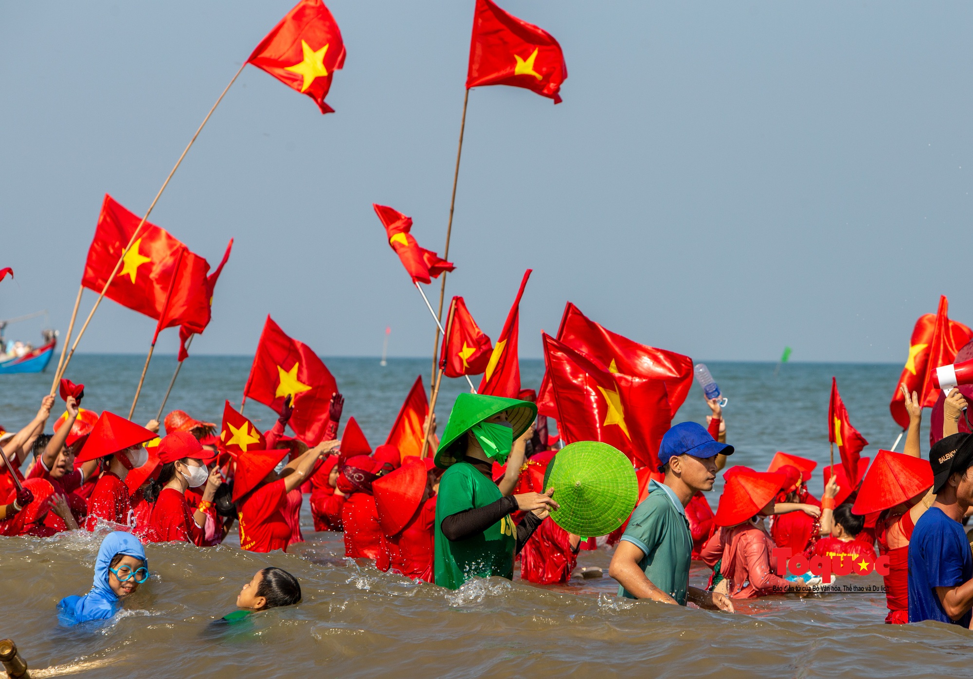 Ấn tượng đặc biệt ở lễ hội đua thuyền làng biển… Cảnh Dương - Ảnh 26.