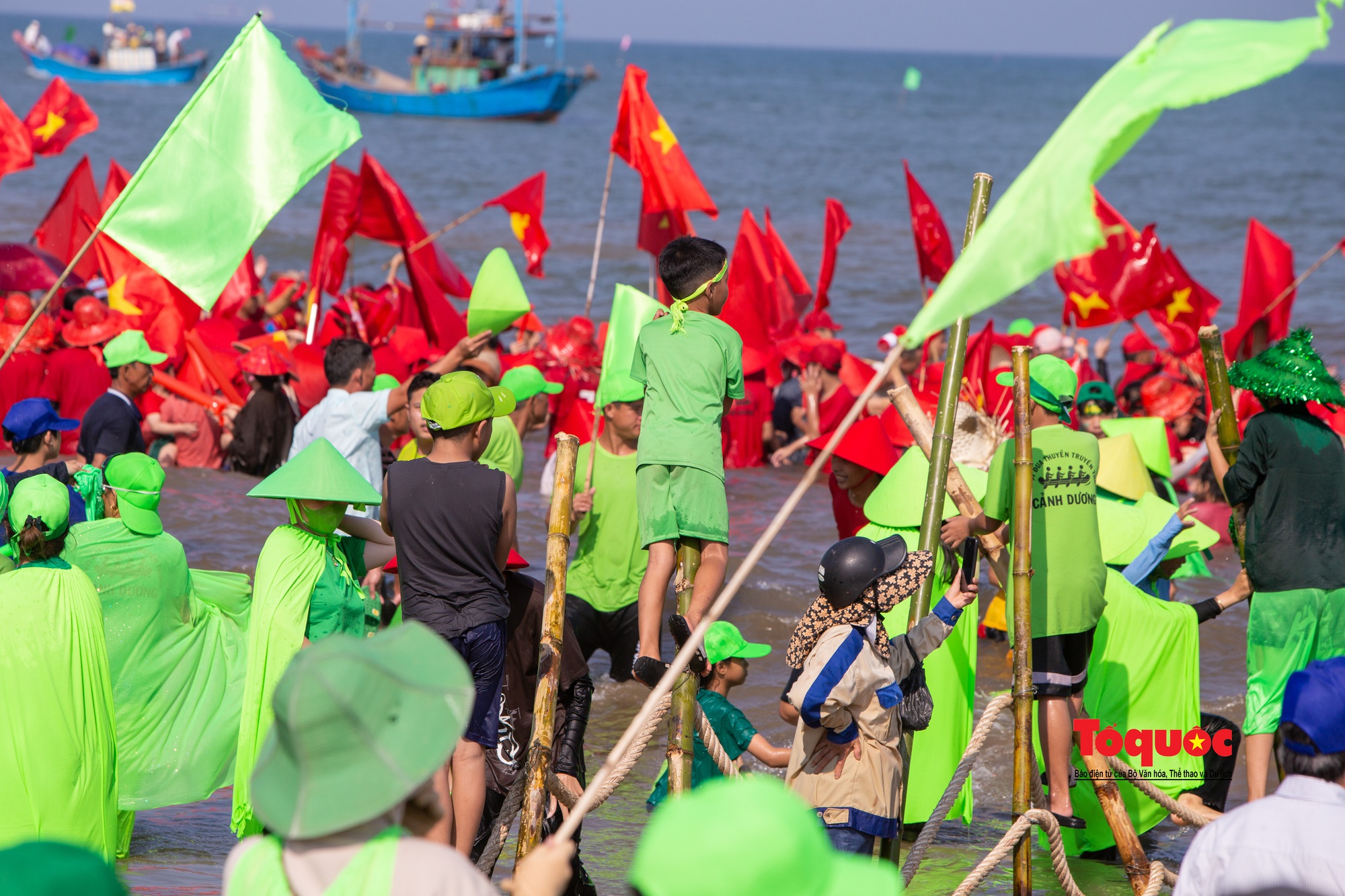 Ấn tượng đặc biệt ở lễ hội đua thuyền làng biển… Cảnh Dương - Ảnh 6.