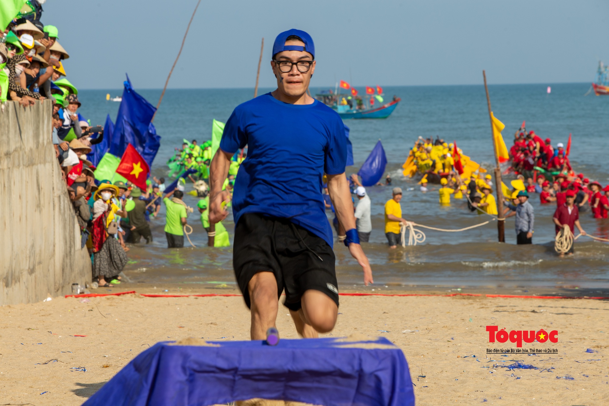 Ấn tượng đặc biệt ở lễ hội đua thuyền làng biển… Cảnh Dương - Ảnh 3.