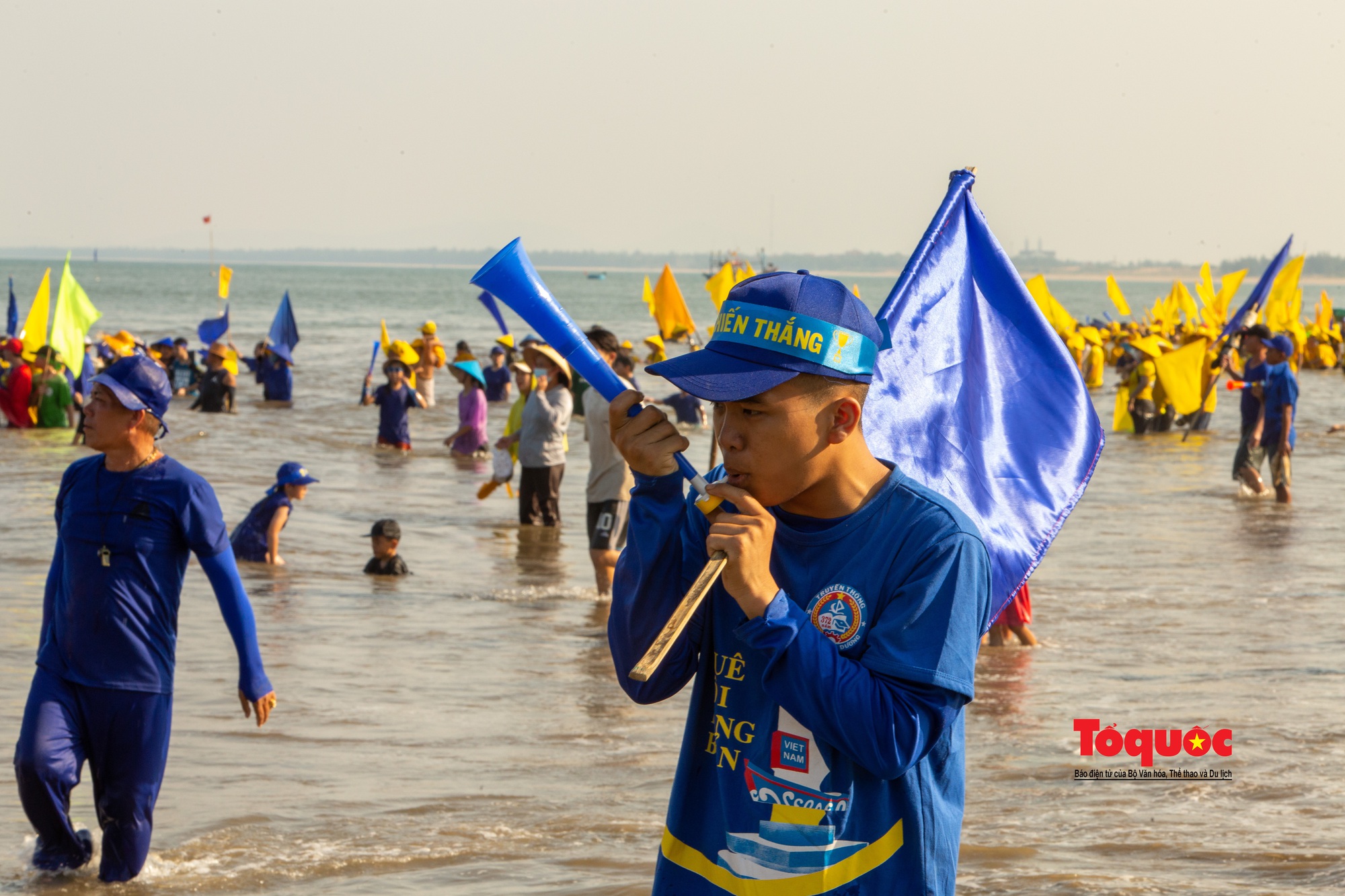 Ấn tượng đặc biệt ở lễ hội đua thuyền làng biển… Cảnh Dương - Ảnh 9.