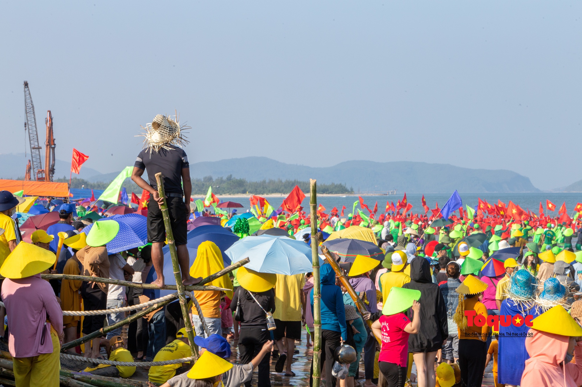 Ấn tượng đặc biệt ở lễ hội đua thuyền làng biển… Cảnh Dương - Ảnh 27.