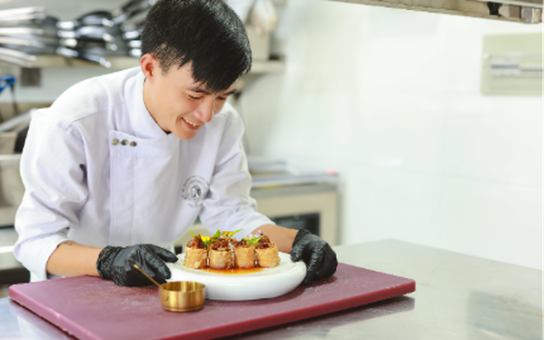 Top Master Chef Việt Nam - Chef Dần trở thành bếp trưởng nhà hàng Duncan Taylor - Ảnh 1.