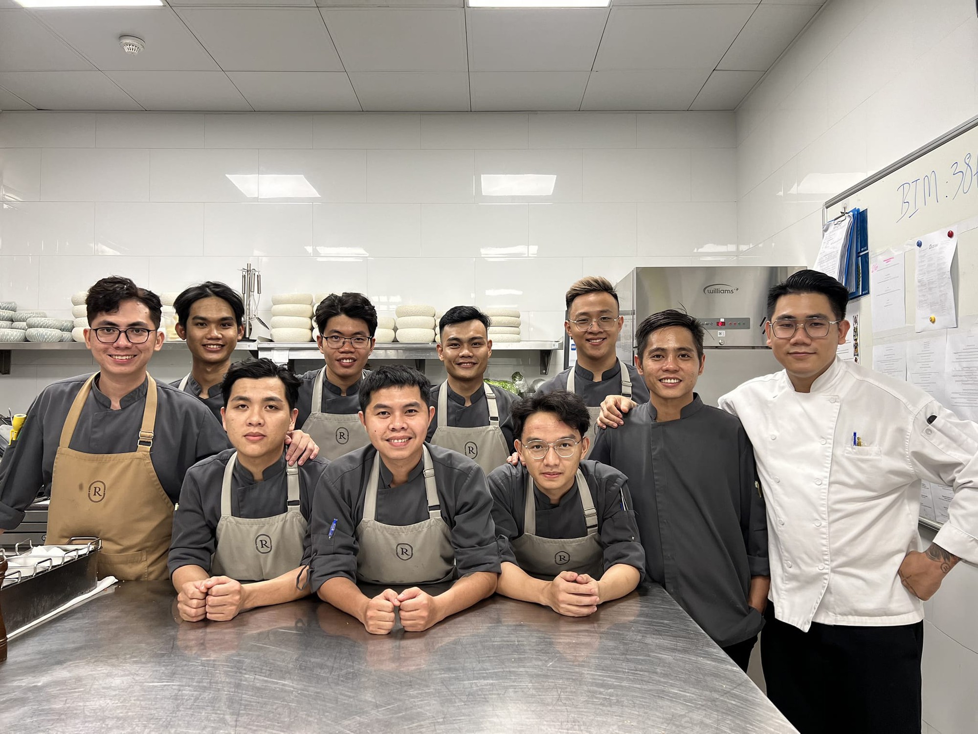 Daniel Huỳnh - Từ bữa cơm gia đình làm nên đầu bếp nhỏ tuổi nhất tại resort siêu sang ở Phú Quốc và sự định kiến khi &quot;nâng tầm ẩm thực Việt&quot; - Ảnh 6.