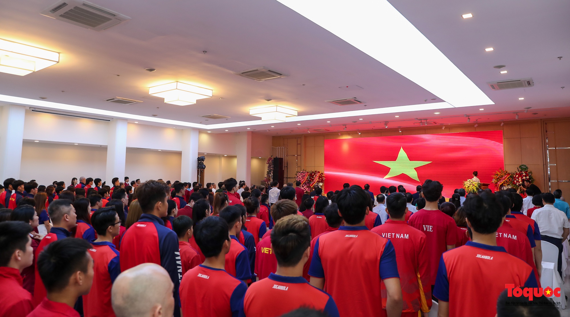 Đoàn Thể thao Việt Nam tham dự ASIAD 19 ủng hộ hơn một trăm triệu đồng tới các nạn nhân vụ cháy chung cư mini và lũ quét tại Lào Cai - Ảnh 4.