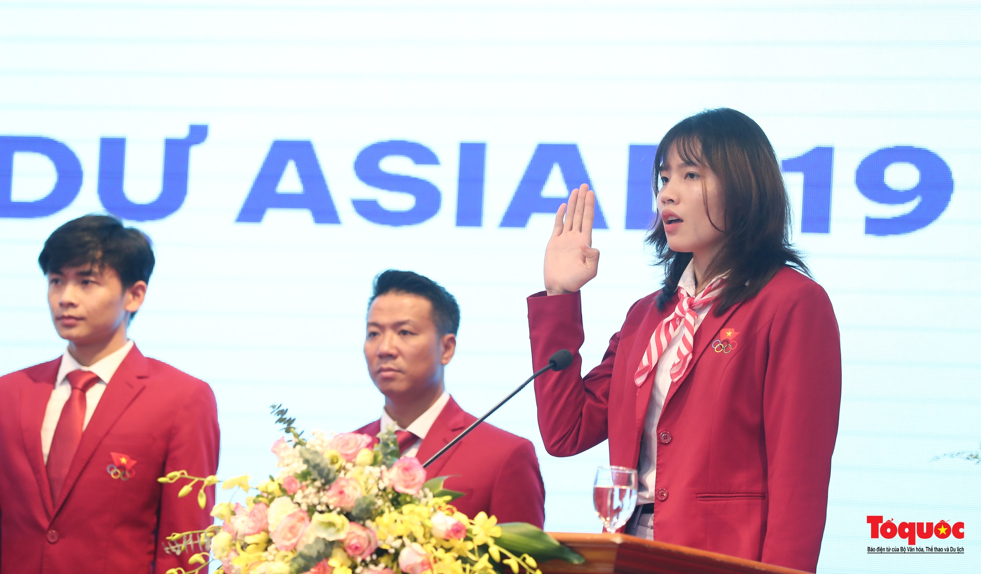 Đoàn Thể thao Việt Nam tham dự ASIAD 19 ủng hộ hơn một trăm triệu đồng tới các nạn nhân vụ cháy chung cư mini và lũ quét tại Lào Cai - Ảnh 8.