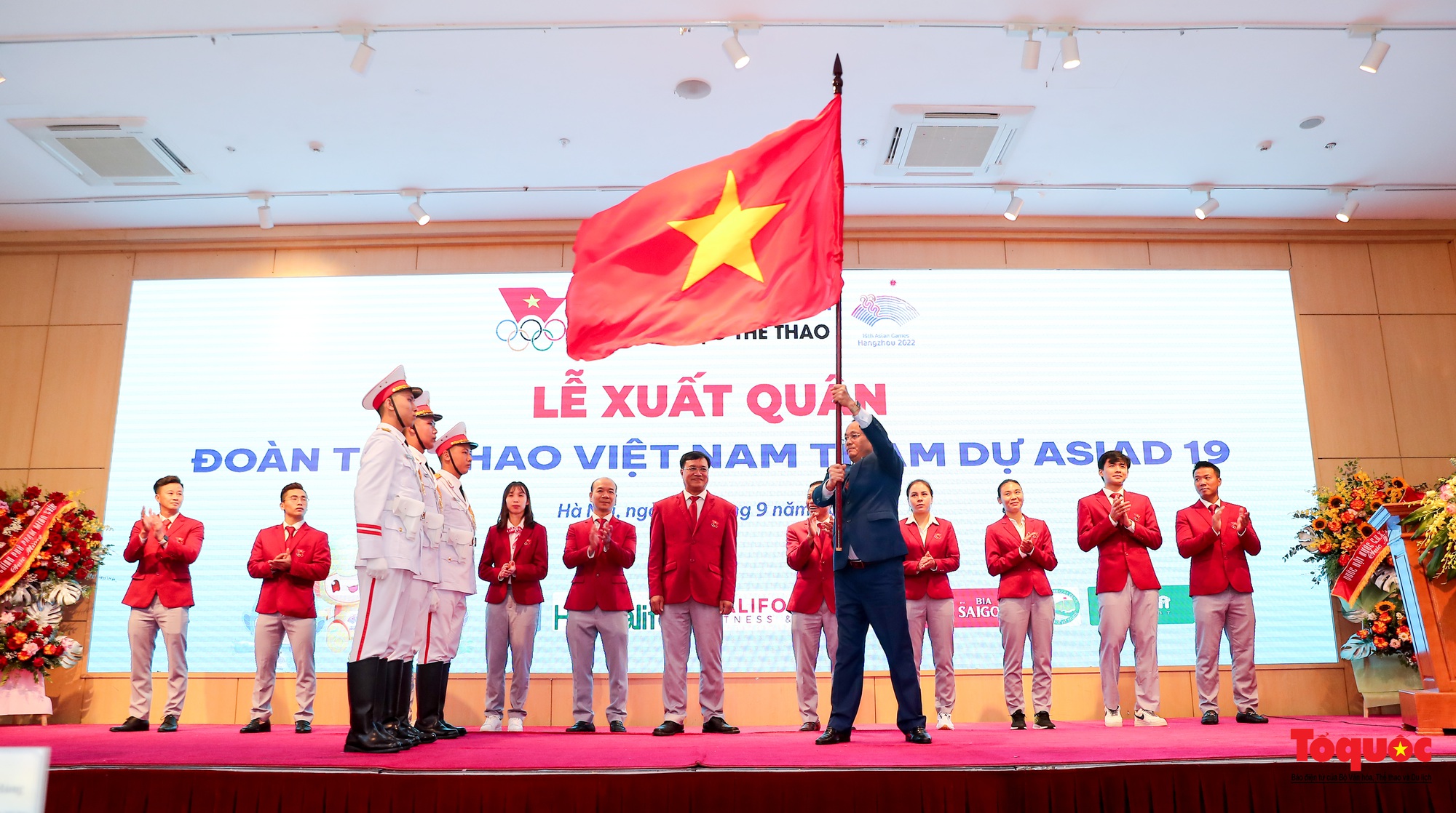 Đoàn Thể thao Việt Nam tham dự ASIAD 19 ủng hộ hơn một trăm triệu đồng tới các nạn nhân vụ cháy chung cư mini và lũ quét tại Lào Cai - Ảnh 10.