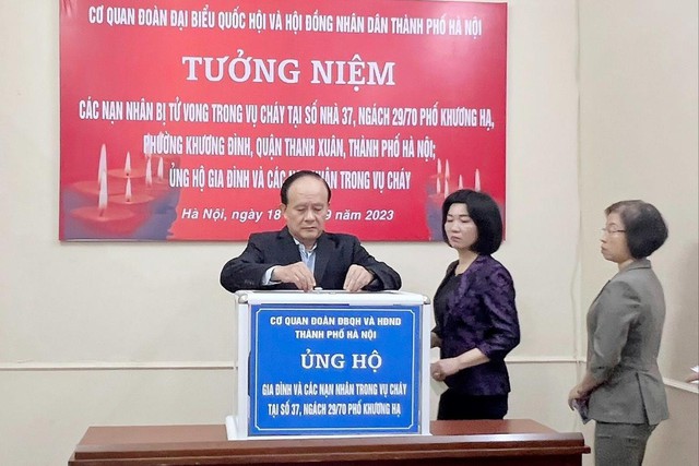 Các cơ quan của Hà Nội tưởng niệm, quyên góp ủng hộ các nạn nhân sau vụ cháy ở Thanh Xuân - Ảnh 2.