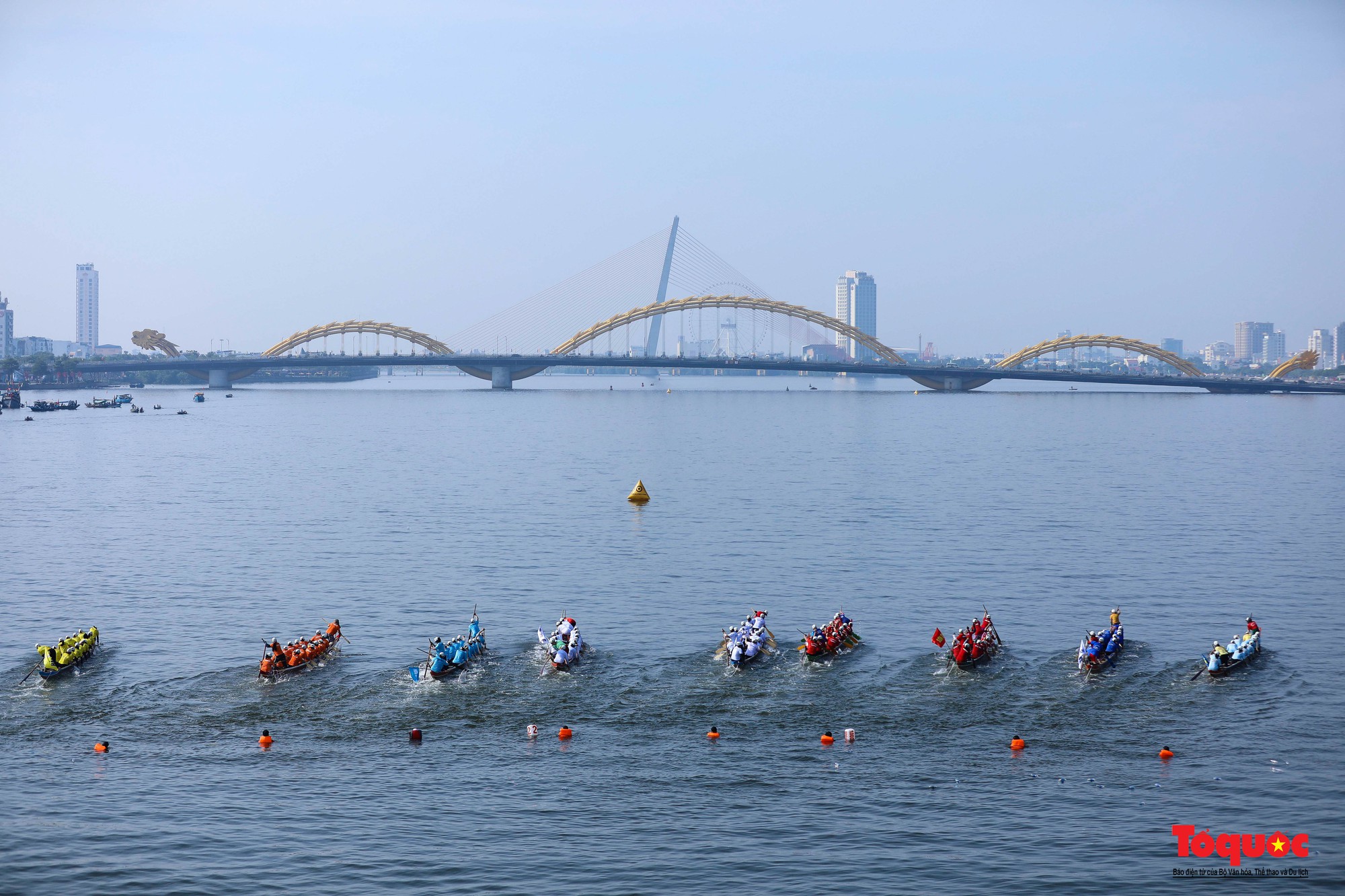 Sôi nổi giải đua thuyền truyền thống trên sông Hàn chào mừng Quốc khánh 2/9 - Ảnh 3.