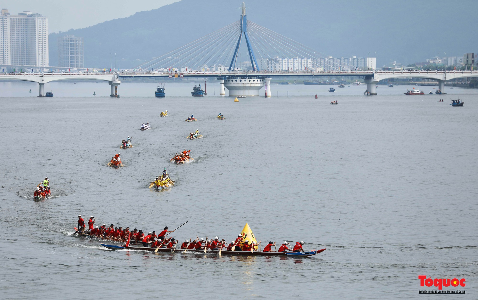 Sôi nổi giải đua thuyền truyền thống trên sông Hàn chào mừng Quốc khánh 2/9 - Ảnh 12.