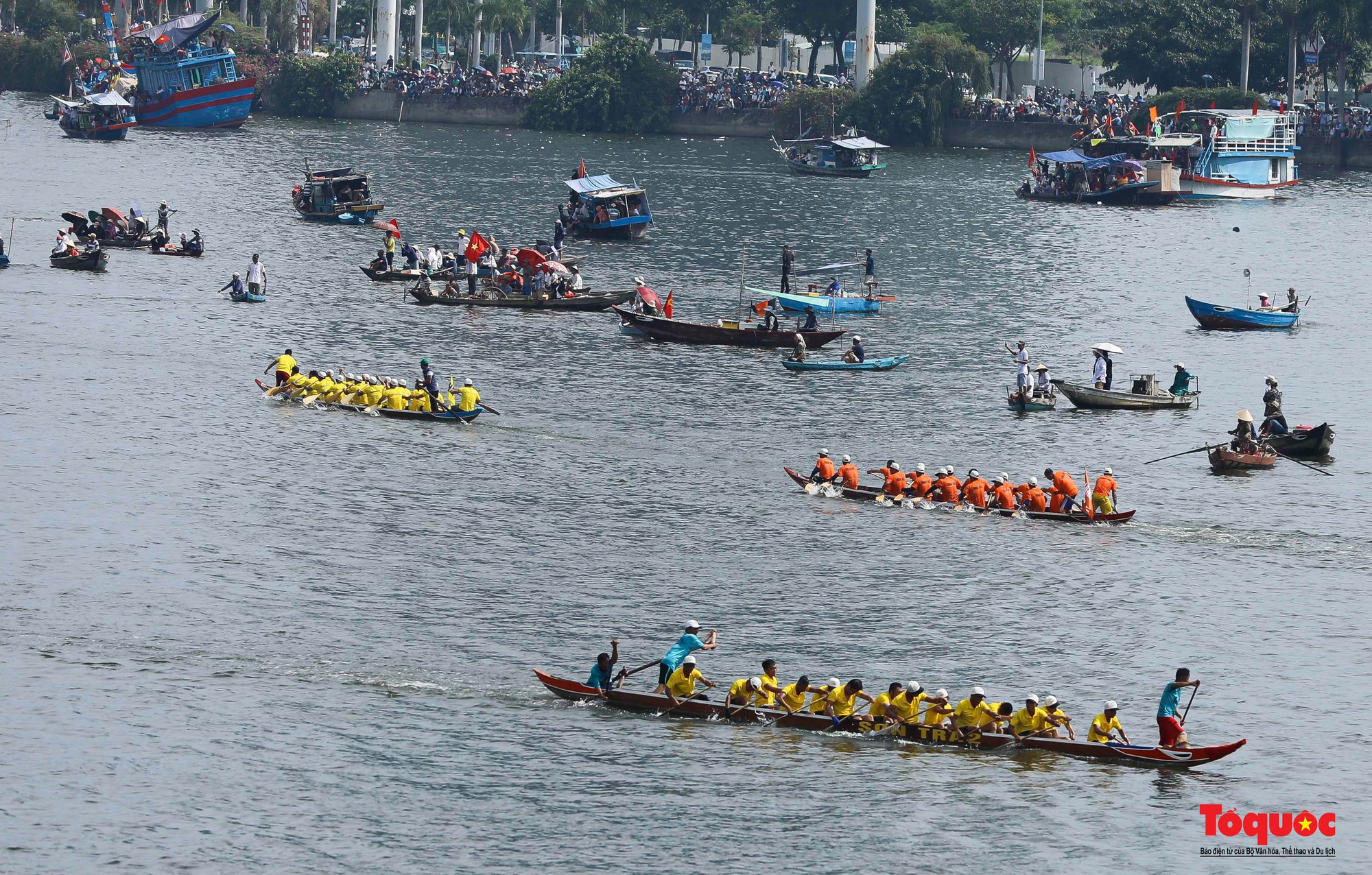 Sôi nổi giải đua thuyền truyền thống trên sông Hàn chào mừng Quốc khánh 2/9 - Ảnh 13.