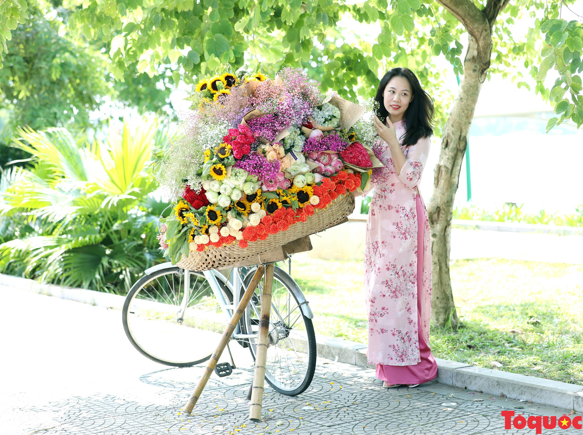 Mùa thu Việt Trì đẹp rực rỡ bên những xe hoa - Ảnh 13.