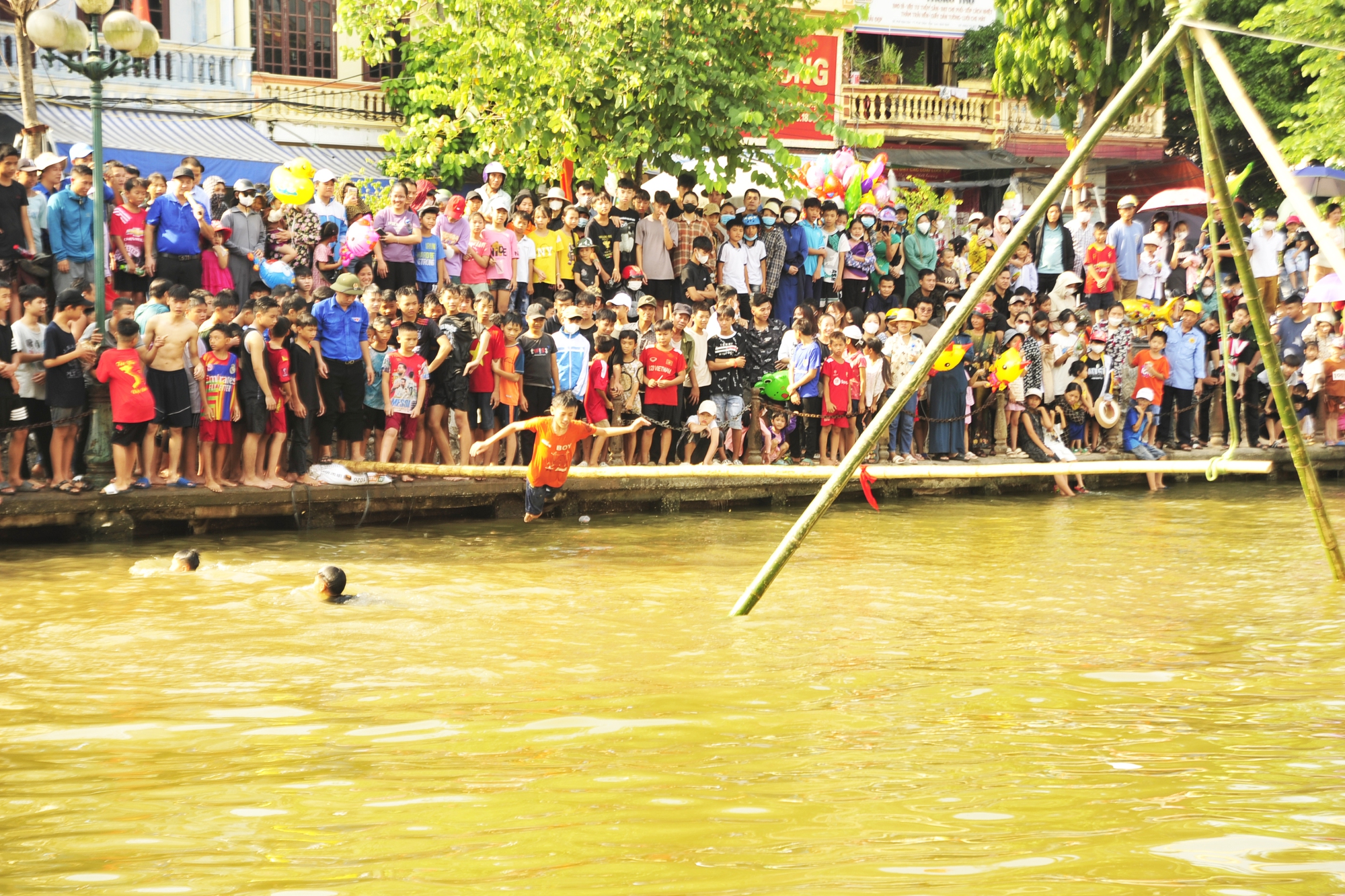 Chào mừng Quốc khánh 2/9: Thích thú màn bắt vịt trên sông ở huyện Kim Sơn Ninh Bình - Ảnh 6.