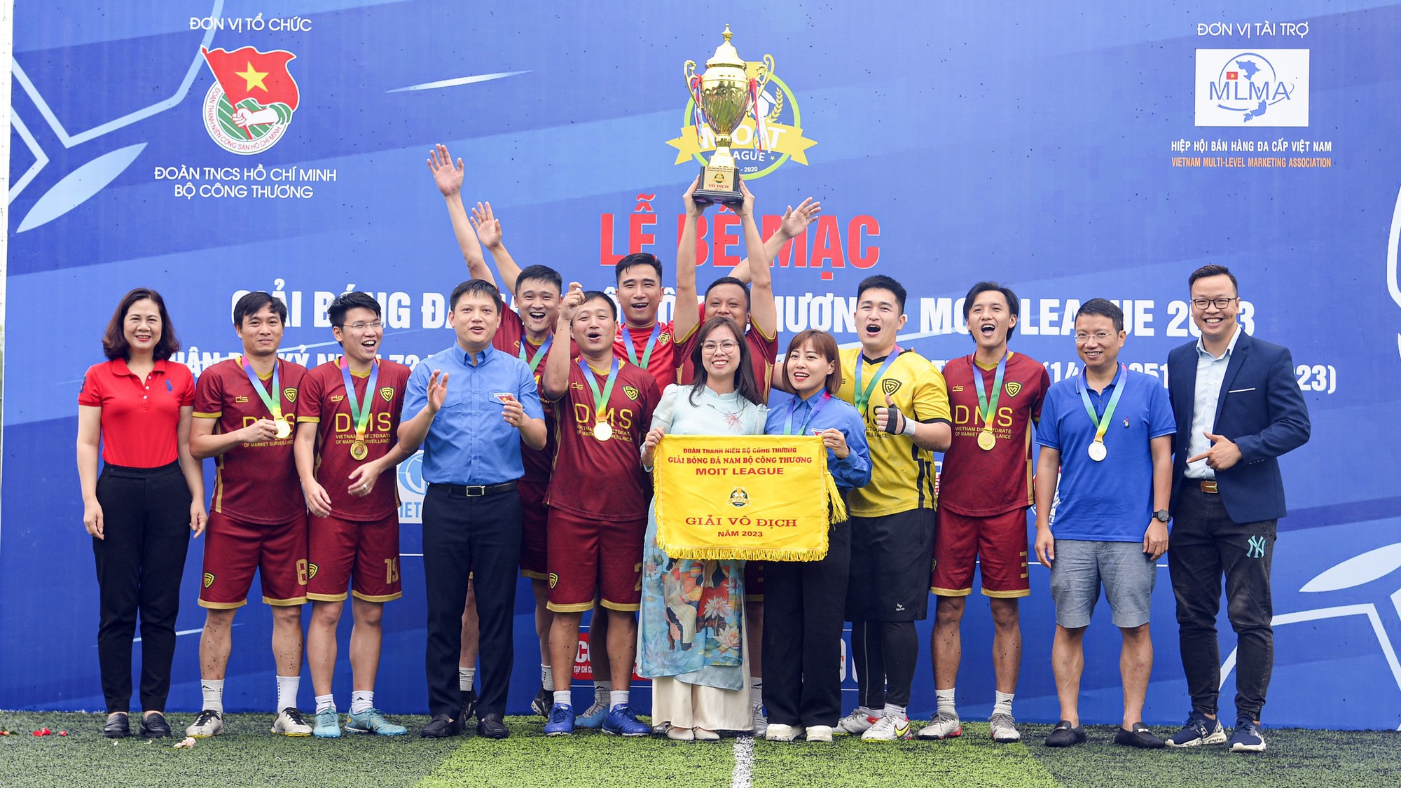 Quản lý thị trường sẽ đá giao hữu với Đội bóng các tuyển thủ Quốc gia Việt Nam - Ảnh 2.
