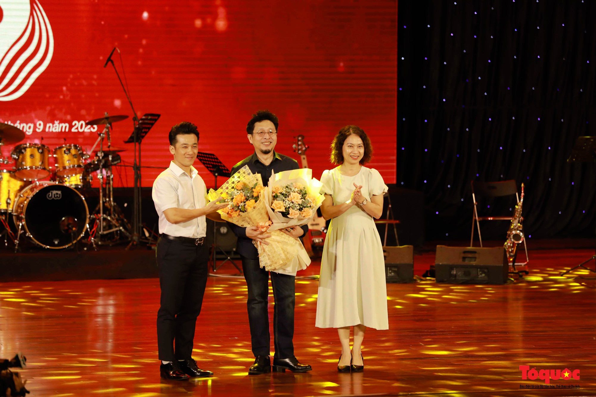 Nghệ sĩ Thái Lan đào tạo, nâng cao kỹ năng cho ca sĩ, diễn viên Nhà hát Trưng Vương Đà Nẵng - Ảnh 1.