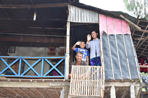 Thương lắm niềm vui của bà con vùng lũ khi được sống trong Nhà an toàn: &quot;Con tui hỏi sao 3,4 đêm má không ngủ, tui nói tại mừng quá con ơi!&quot;  - Ảnh 7.