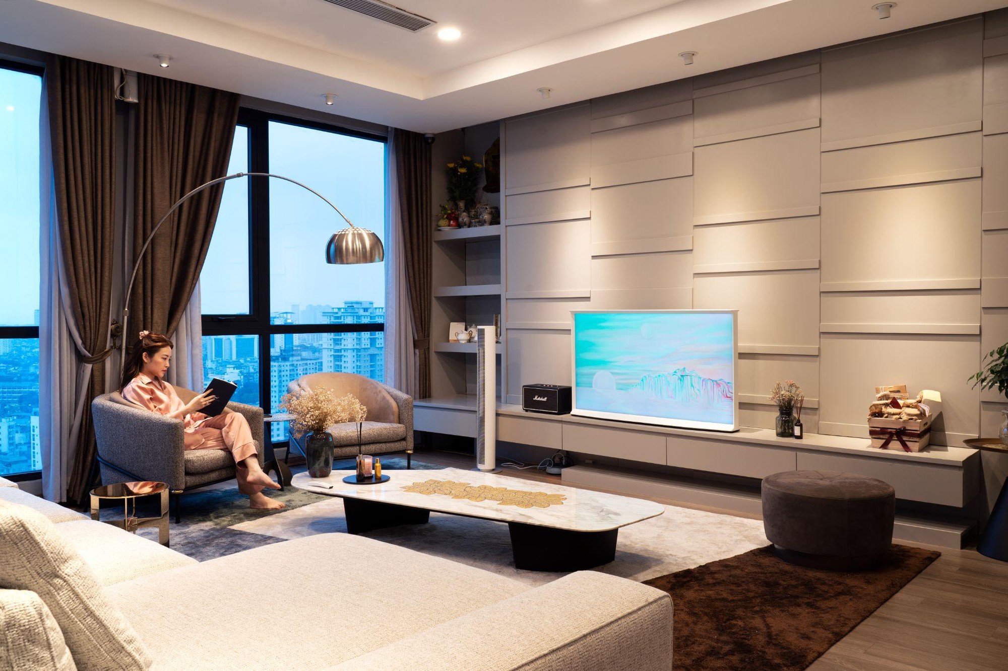 Nổi bật chất “tôi” trong mọi không gian với tâm điểm TV The Serif - Ảnh 4.