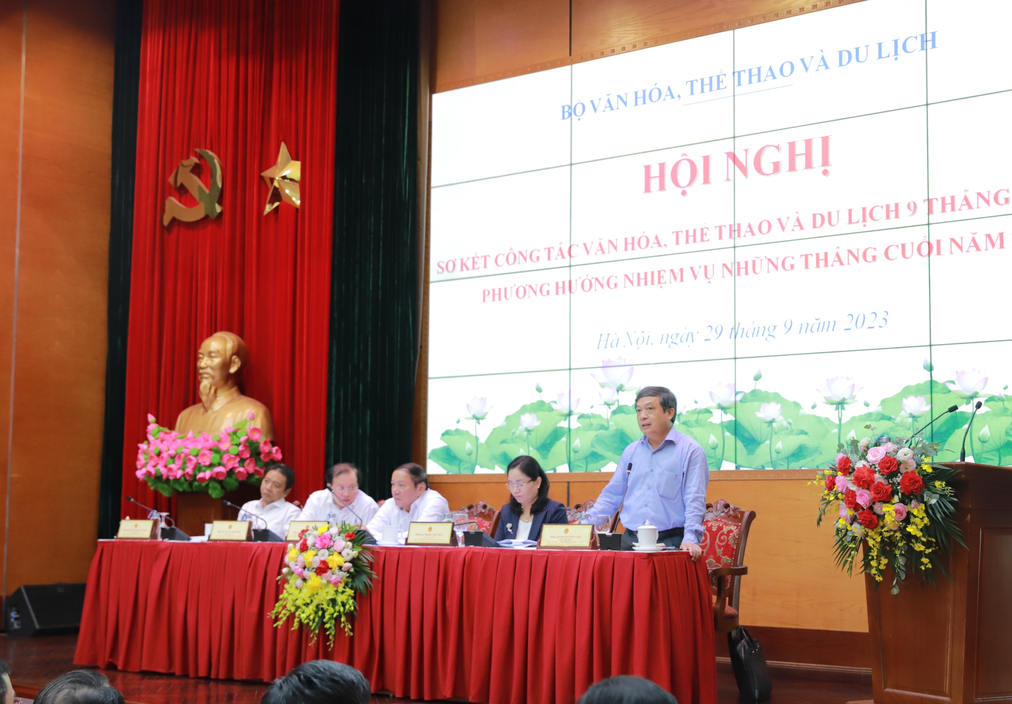 Đề xuất nâng mục tiêu đón khách du lịch quốc tế năm 2023 lên 12,5 đến 13 triệu lượt - Ảnh 2. Đề xuất nâng mục tiêu đón khách du lịch quốc tế năm 2023 lên 12,5 đến 13 triệu lượt - Ảnh 2.