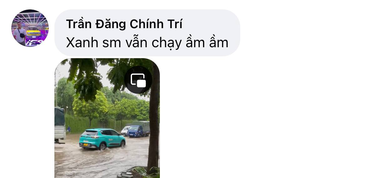 Đường phố Hà Nội thành sông sau mưa, xe điện lại ghi điểm cộng - Ảnh 4.