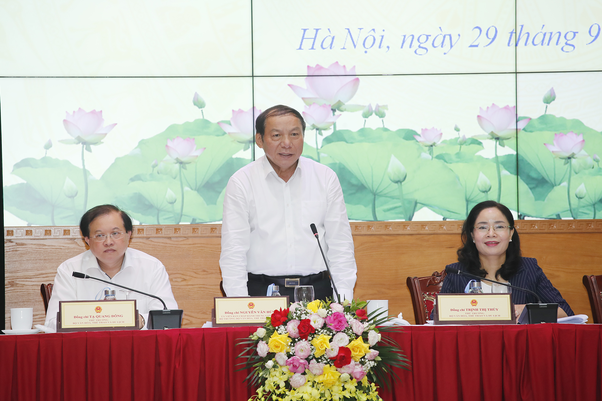 Bộ trưởng Nguyễn Văn Hùng: Trách nhiệm, gương mẫu, đoàn kết, sáng tạo để tăng tốc về đích trong những tháng cuối năm - Ảnh 7. Bộ trưởng Nguyễn Văn Hùng: Trách nhiệm, gương mẫu, đoàn kết, sáng tạo để tăng tốc về đích trong những tháng cuối năm - Ảnh 7.