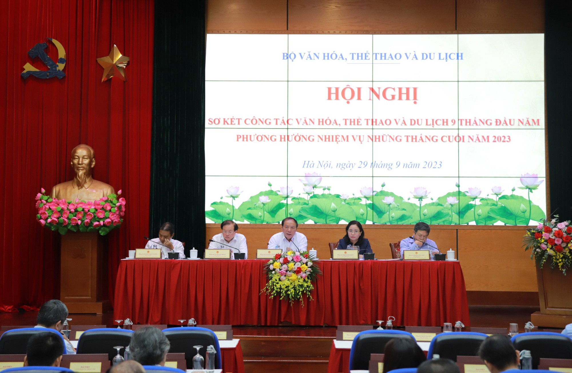 Bộ trưởng Nguyễn Văn Hùng: Trách nhiệm, gương mẫu, đoàn kết, sáng tạo để tăng tốc về đích trong những tháng cuối năm - Ảnh 5. Bộ trưởng Nguyễn Văn Hùng: Trách nhiệm, gương mẫu, đoàn kết, sáng tạo để tăng tốc về đích trong những tháng cuối năm - Ảnh 5.