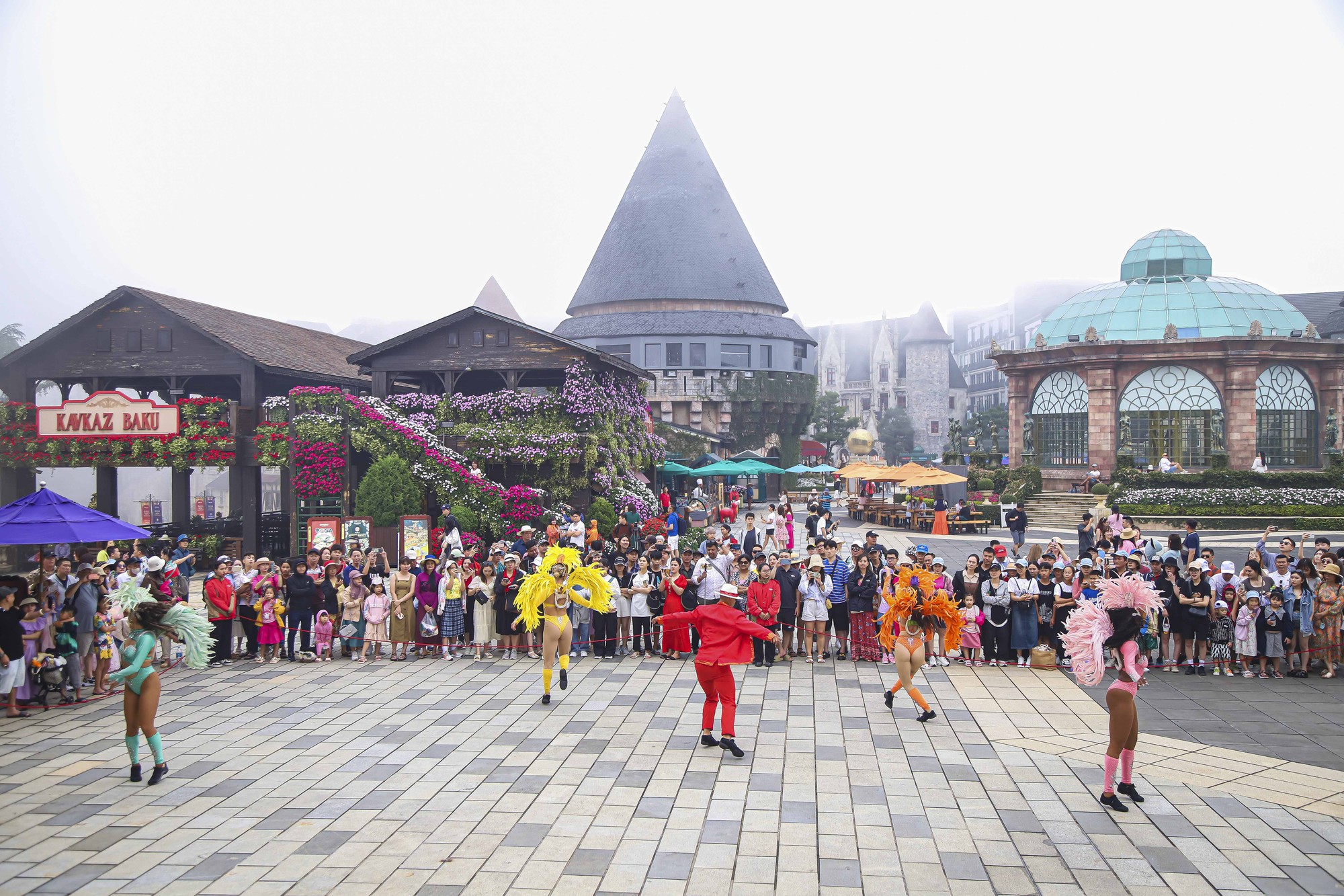 Đà Nẵng đón 254.000 lượt khách tham quan dịp lễ Quốc khánh - Ảnh 2.