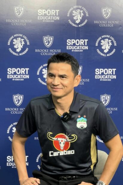 HLV Kiatisuk từ chối trả lời khi được hỏi về khả năng quay về dẫn dắt tuyển Thái Lan - Ảnh 1.