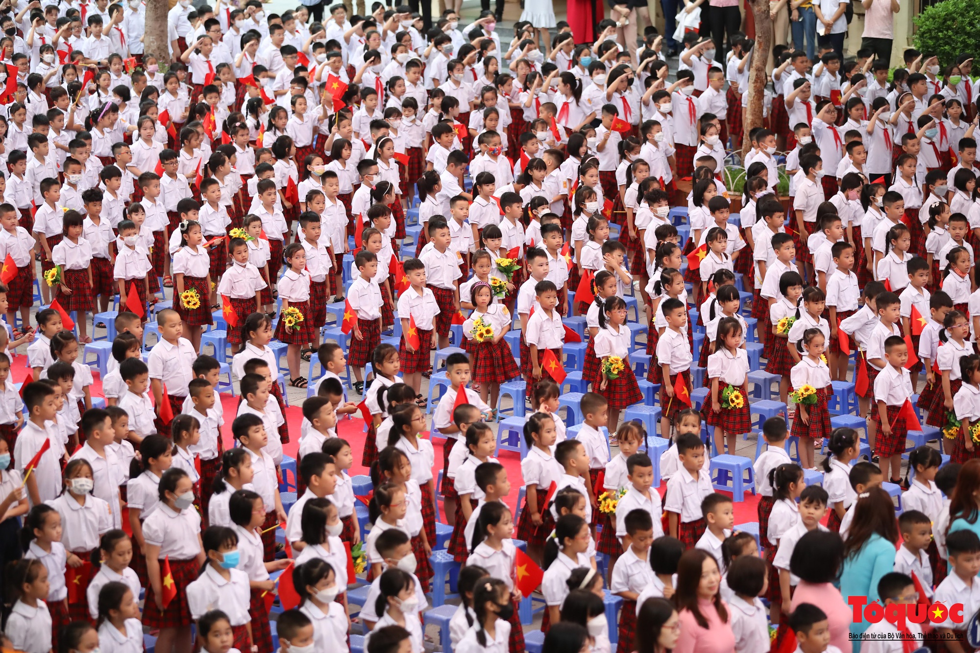 Học sinh khắp mọi miền đất nước nô nức đến trường dự Lễ khai giảng - Ảnh 16.