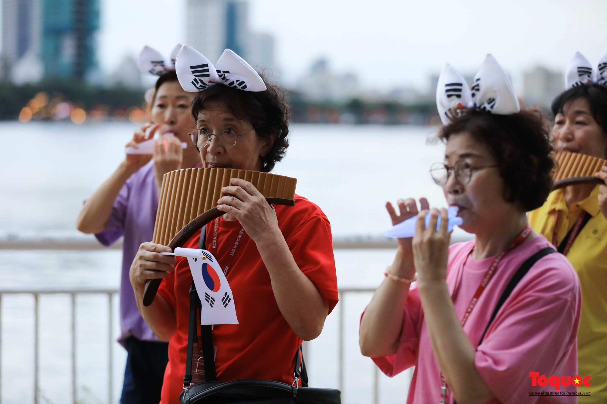 Đoàn diễu hành chào mừng Lễ hội Việt Nam – Hàn Quốc rực rỡ bên sông Hàn - Ảnh 18.
