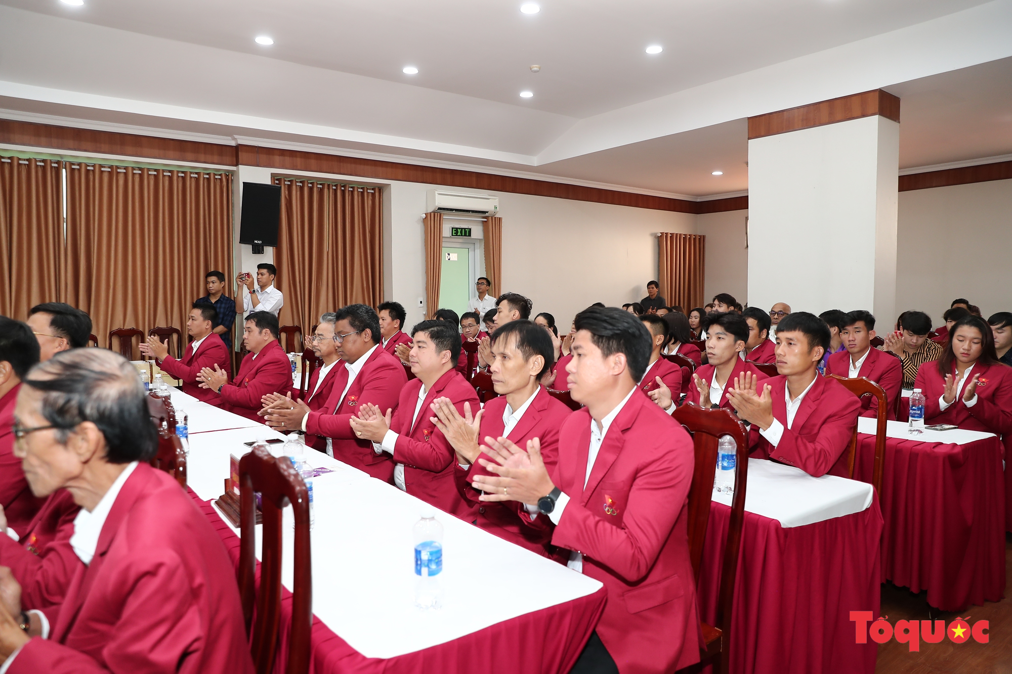Bộ trưởng Nguyễn Văn Hùng thăm và động viên các đội tuyển tham dự ASIAD 19 tại TPHCM  - Ảnh 5.