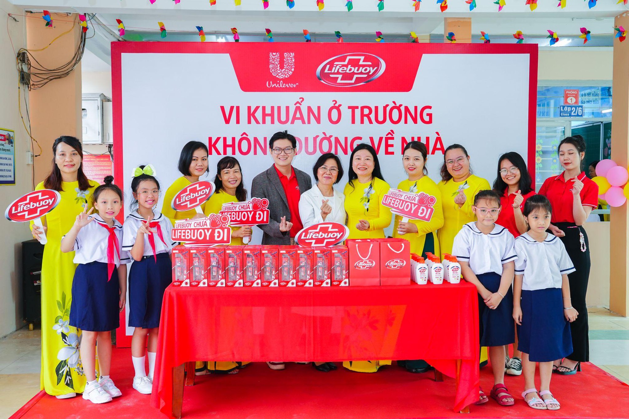 Khai giảng trùng dịch tay chân miệng bùng phát: Lifebuoy đồng hành cùng bảo vệ sức khỏe trẻ em - Ảnh 1.