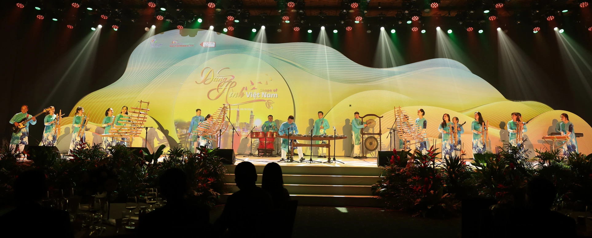 Dàn nhạc của Nhà hát ca múa nhạc dân tộc Bông Sen có màn trình diễn đặc sắc - Ảnh: BTC