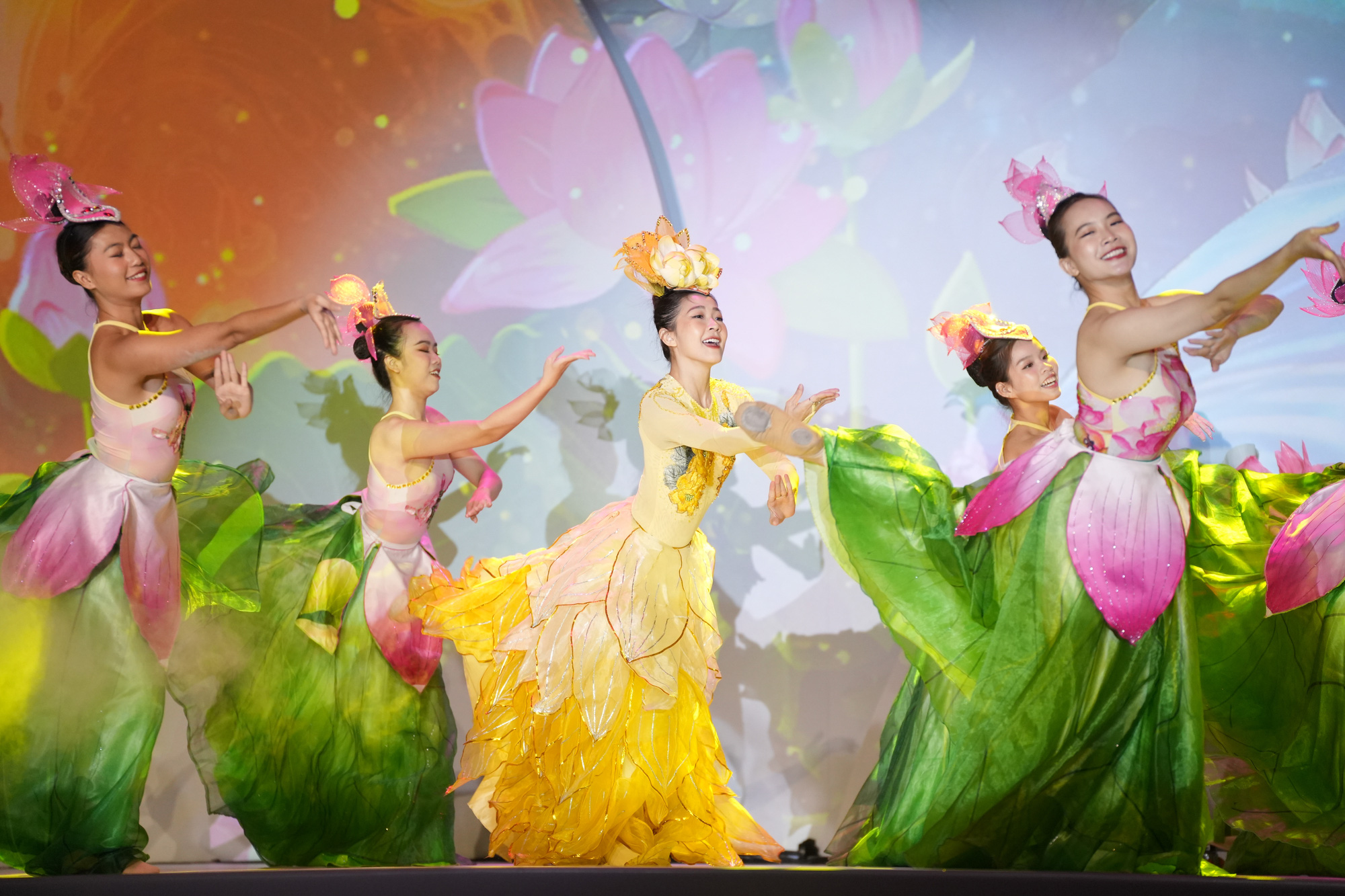 Các tiết mục múa giới thiệu nét đẹp văn hóa Việt Nam - Ảnh: BTC