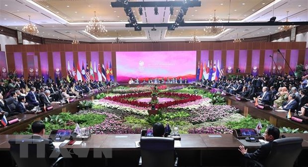 Thủ tướng phát biểu tại các Hội nghị Cấp cao ASEAN-Ấn Độ, ASEAN-Đông Á - Ảnh 3.