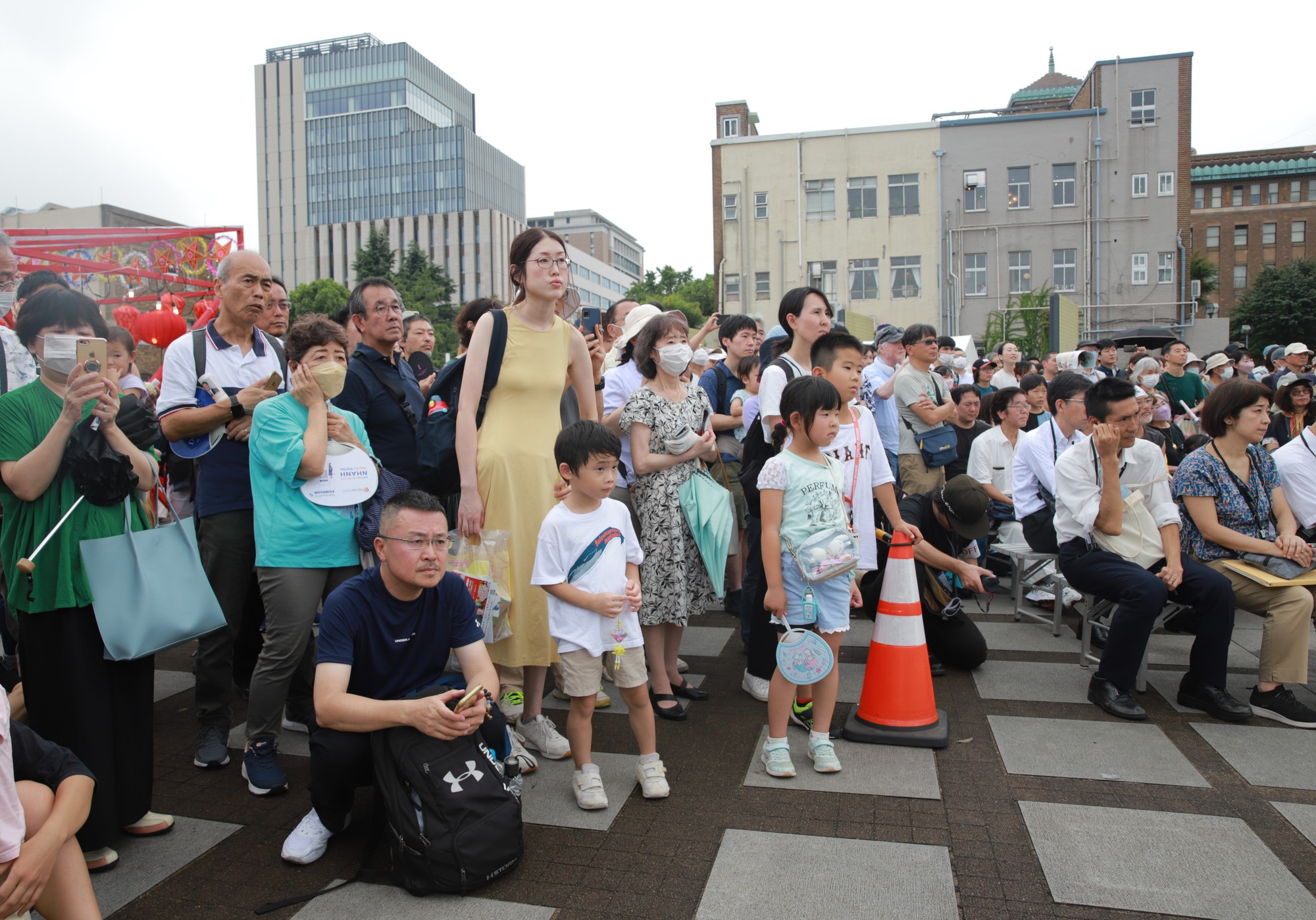 Thống đốc tỉnh Kanagawa (Nhật Bản) thích thú xem múa rối nước, trải nghiệm vẽ tranh dân gian Đông Hồ - Ảnh 14.